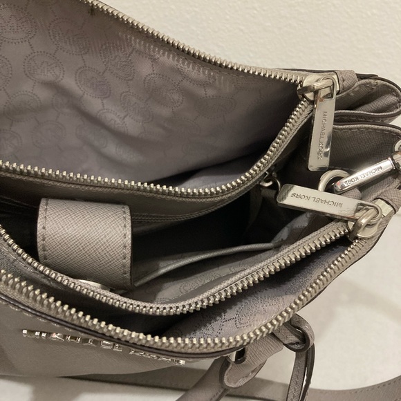 Michael Kors Signature Large Heather Grey Saffiano Leather Sutton Satchel Purse. - Picture 3 of 16